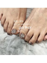 ラメぎっしりフットネイル！