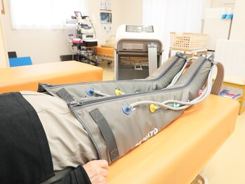 すこやか整骨院/脚の空気マッサージ機