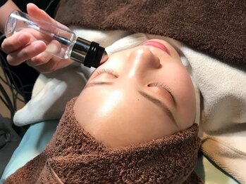 アクティブエイジングの写真/エレクトロポレーション導入で保湿&美白ケア♪様々な美容成分をお肌の深部まで浸透!肌質改善や乾燥に☆