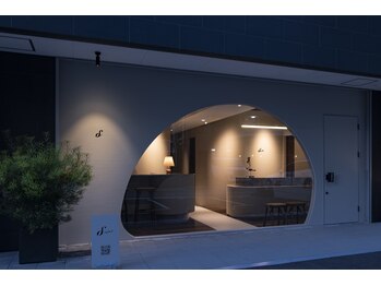 デルタエヌピー63+(δnp63+)/夜の外観【小顔/薬院/福岡】