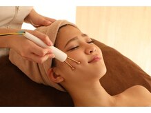 小顔・リフトアップしたい方☆表情筋を引き上げて目元までしっかり！たるみからくる開き毛穴にもオススメ