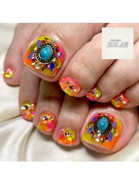 派手ゴージャスフットネイル☆