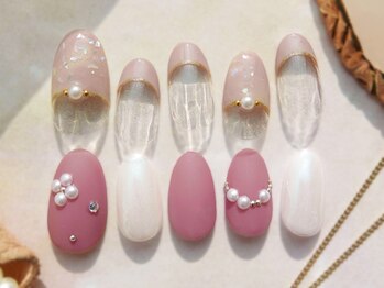 プラスネイル 町田店(PLUS NAIL)の写真/大人の女性にぴったりな上品モテかわネイル♪最新デザインを毎月30種類以上更新中★【町田】