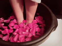 ローズエース(ROSE A)の雰囲気（生の薔薇を使った贅沢な足湯10分付☆仕入れにより色は異なります）