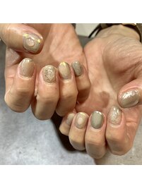 淡色ニュアンスネイル