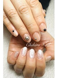 左右デザイン違いのネイル