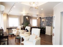 ネイルアンドアイラッシュ サロン エルザ(Nail&Eyelash Salon Elsa)の雰囲気（広い店内でゆったりお過ごしください☆）