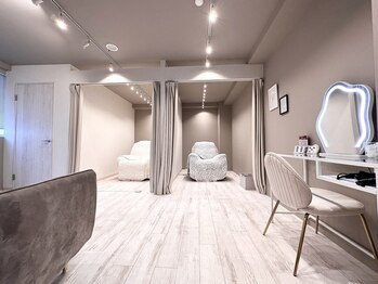 エニー アイラッシュ 筑紫口店(ANY Eyelash)の写真/プライベート空間でゆったりとサロン時間を過ごしませんか？豊富なメニューで貴女の理想のお目元へ♪