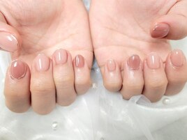 くすみレッドネイル