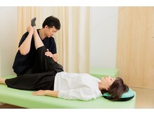 かさはら整骨院の雰囲気(日々お疲れの"下半身"のお悩み、腰や膝なども対応可能です)