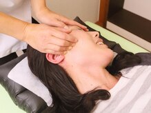 子育てママの整体サロン/フェイシャルの施術の様子