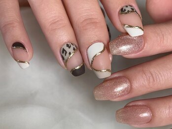 サロンドフォーエイチ(salon de 4H)/流行のブロッキングネイル☆