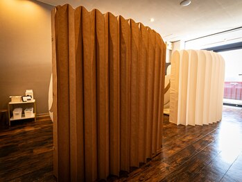 キュラン(Curan*)/サロン内観