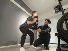 フレッチャ(FRECCIA)/ダンベルスクワット