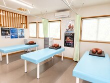 ラッコ整骨院の雰囲気（明るく清潔な院内で、初めての方も安心して相談）