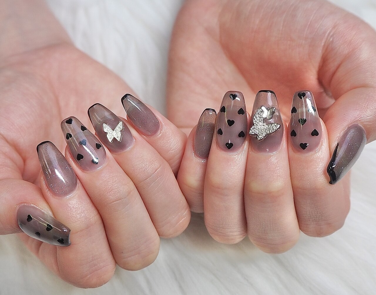 2025年秋トレンド】ブラック 梅雨のネイルデザイン集｜人気順