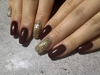 ボルドー×ゴールドネイル