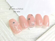 エミュー(Emieux)/ベージュリボンネイル