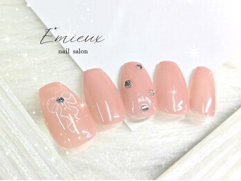 エミュー(Emieux)/ベージュリボンネイル