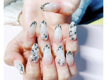 エイミーユア(Eimmy Yua)/グラデにストーンビジュー