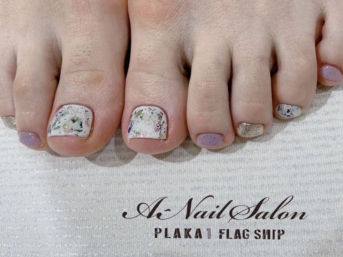 2025年-2026年冬トレンド】ホワイト ワンカラー フットのネイル