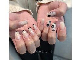 モノトーンお花ネイル