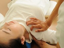 夙川つつい整体院/施術風景　8