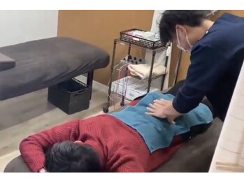 トムズ(Tom’s)/田中洋平さんにもみほぐし♪