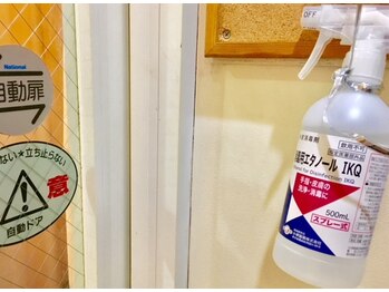 ビサンテ サロン/新コロナ対策,入口,指手先消毒液