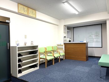 健康堂 綱島駅前店/待合室