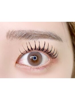 ナチュラル上品な目元にしたい