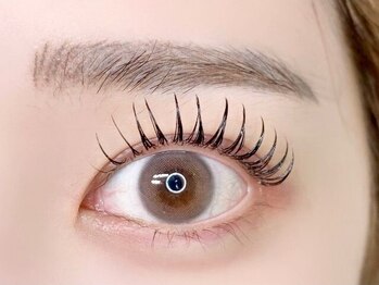 クリスタルネイルの写真/美容師免許保持歴10年以上のベテランスタッフによる個室での安心施術◎自まつ毛を活かした自然な仕上がり♪