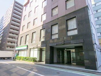 タイ古式 マクリラル/サロンのビル(1Fはファミマ)