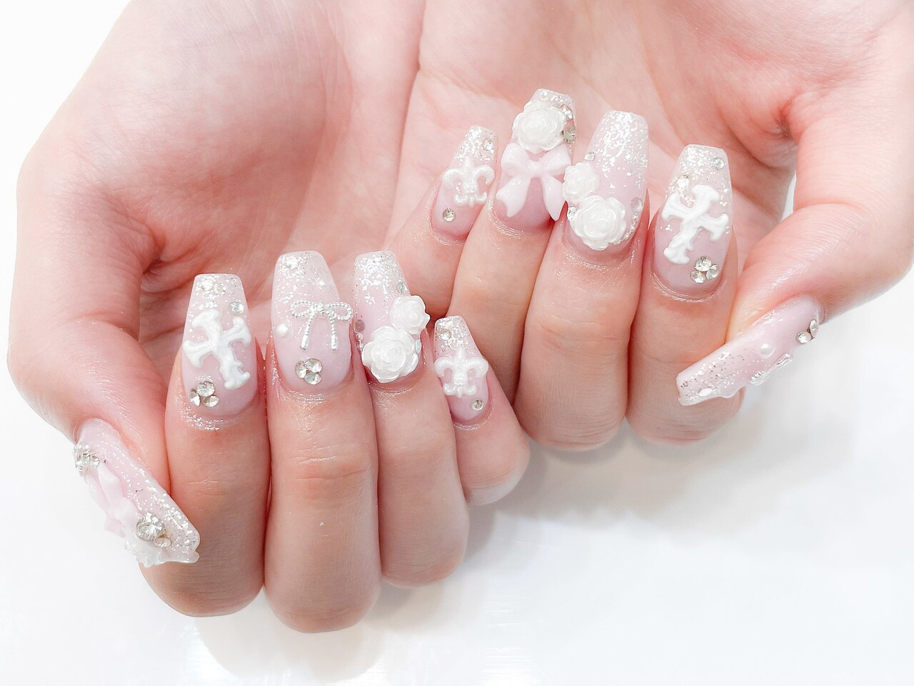 2026年冬トレンド】クロム ハンドのネイルデザイン集｜人気順｜3ページ