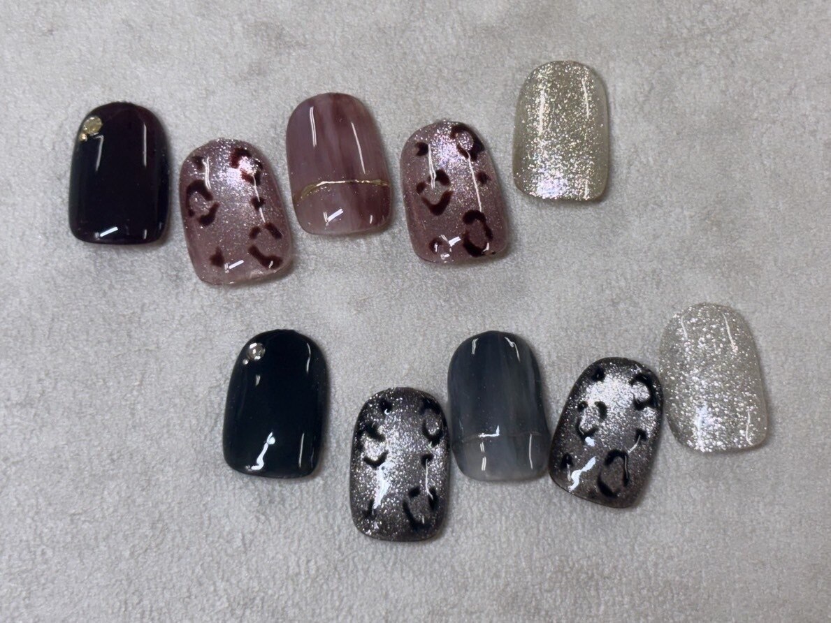 2025年秋トレンド】ブラック（黒）のネイルデザイン集｜人気順