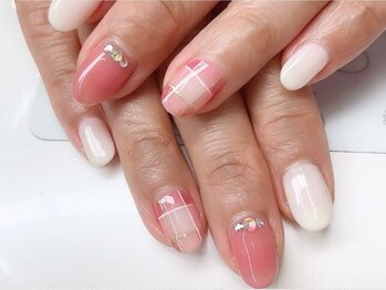 クリスタルネイルの写真/お仕事帰りにも気軽に通える好立地×リーズナブルな価格で通いやすさバツグン♪丁寧な施術に満足度◎