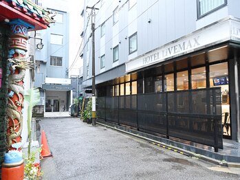 神楽整体院/この道の突き当りの建物です