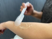 みがわ整骨院 サンテボーテ(sante et beaute)/【セルフ脱毛】ジェルを塗布