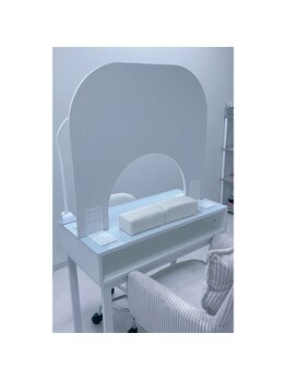 シロン ネイル(SHILON NAIL)の写真/【3/31OPEN!!】今SNSで話題の非対面ネイルサロン♪話すのが苦手でも手元しか見えないパーテーションあり◎