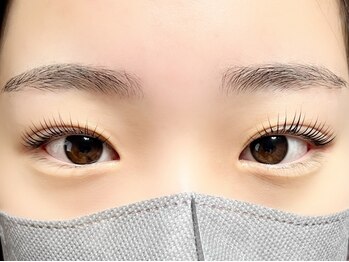 シュナ(SHUNA)の写真/【フラットラッシュ100本でナチュラルに可愛く♪】自然で感動の仕上がり！魅せる目元に◎