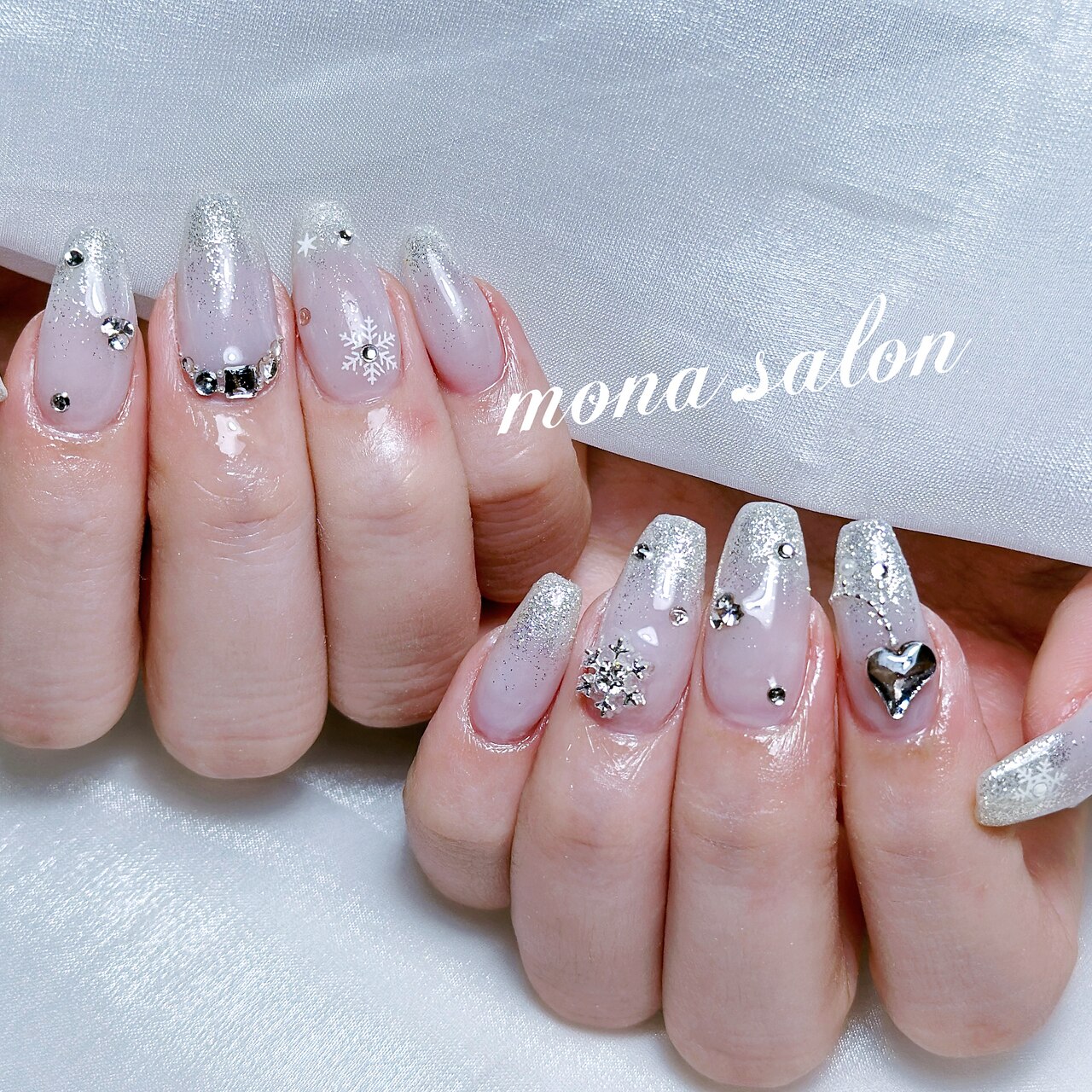 2026年冬トレンド】ブルー ストーンのネイルデザイン集｜人気順｜493