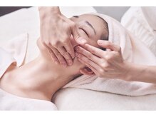 フルールドゥスリジェール(Fleurs de Cerisier)/表情筋リフトアップフェイシャル