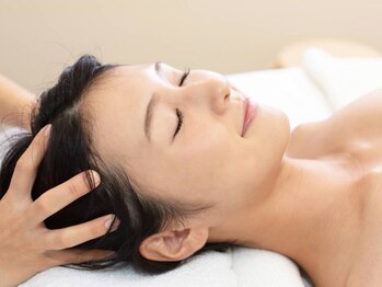 【HEADSPA MOEMOE】ヘッドスパ/リンパマッサージ/もみほぐし/足つぼの写真/頭の重さや目の疲れ、偏頭痛に悩む方へ…!熟練の手技による《ヘッドスパ》で、頭皮のコリを丁寧にケア◎