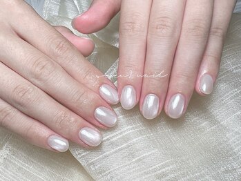 ケーセブン(K’seven7)/パール感が美しいホワイトネイル
