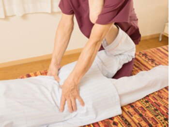 矯正術院こにしの写真/肩・腰・背中のつらさ、放っておいていませんか?歴20年のベテラン整体師によるオーダーメイド施術を提供◎