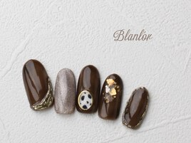 トレンドCOW柄ネイル