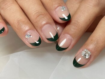 サロンドフォーエイチ(salon de 4H)/上品☆ビジュー×カラーフレンチ