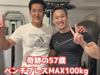 トレーニングジムスリー/パーソナルベンチプレス100キロ