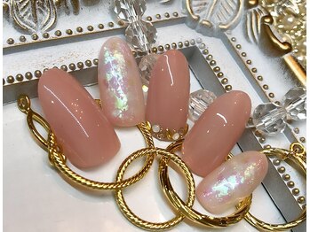ネイルサロン リベルテ(Nailsalon LIBERTE)の写真/ベージュやピンクが基調の華やかなのにナチュ可愛なネイルデザインが得意☆女性らしい手元にしたい方へ！