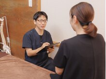 府中やわらぎ整体の雰囲気（症状や現在お困り事を聞かせていただきます。）